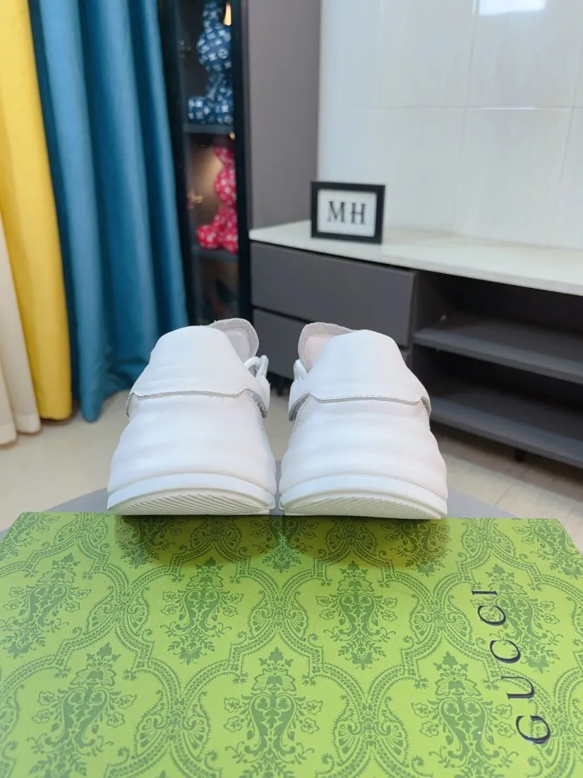 Men's shoes 💰560🌹🌹【GUCCI】pop-up casual sneakers with daddy outsole, breathable and comfortable, easy to walk, versatile style for trendy men, upper with cowhide edge and rhinestone design on the outsole➕genuine leather lining➕Gucci's popular original outsole, sports and running style, super comfortable. Code number 38-44